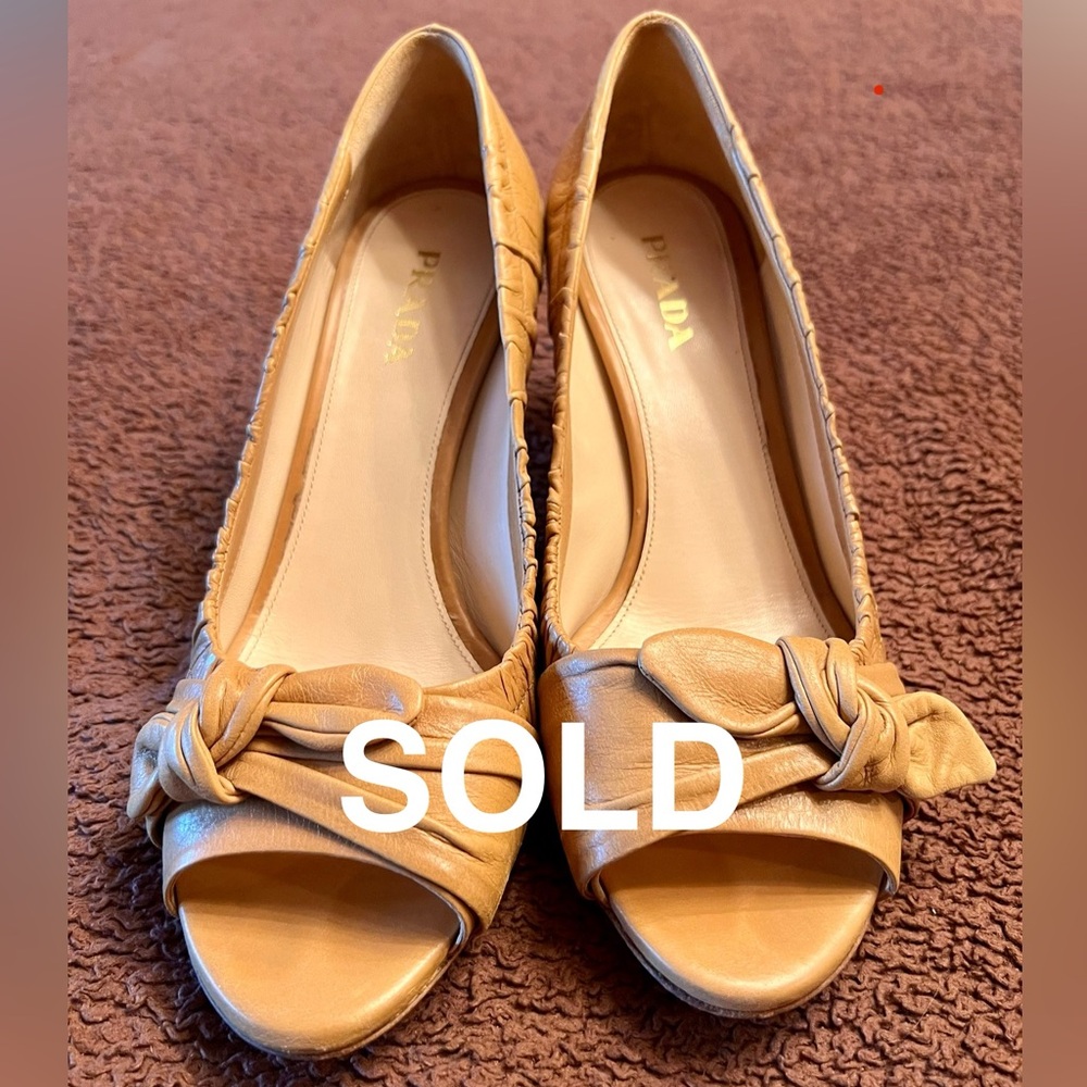 Prada camel leather low heel pumps, size 39